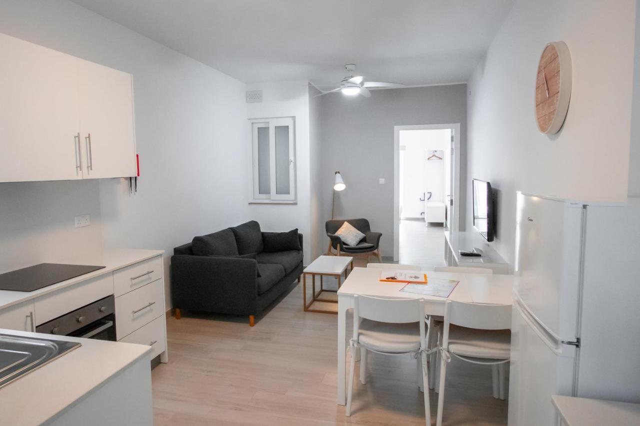 The Three Trees Apartments Sliema Esterno foto