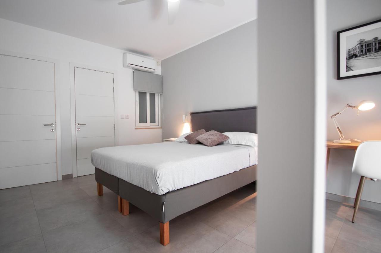 The Three Trees Apartments Sliema Esterno foto